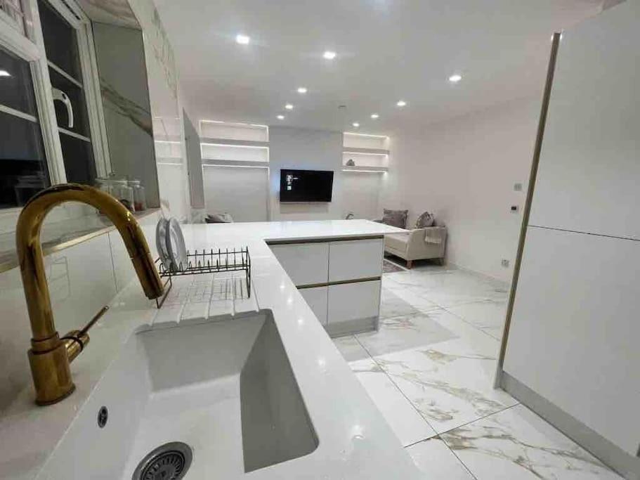 Premium Private Apartment Minutes To Central ロンドン エクステリア 写真